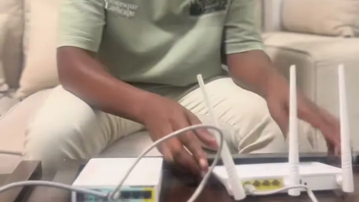 Dennis connecting a MikroTik RB951 to a Tenda F3 for a PPPoE customer